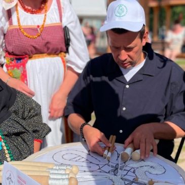 Актёр Андрей Мерзликин посетил всероссийский фестиваль «Деревня – душа России» в Верховажье