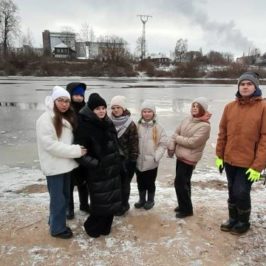 Школьники под руководством гидробиологов изучают реку Вологду для разработки экологических рекомендаций
